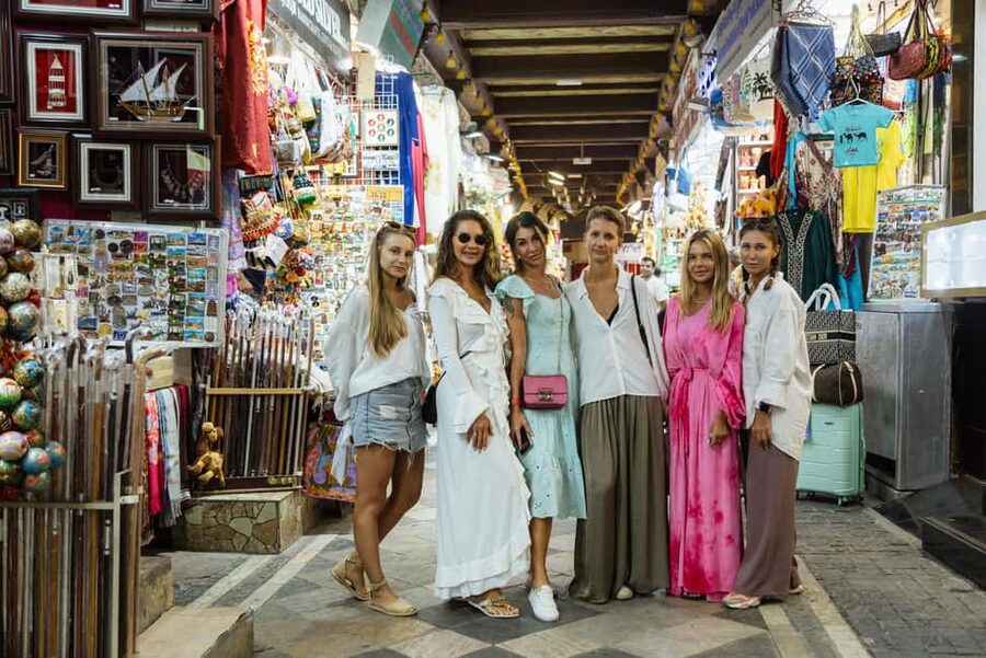 Muscat: Guided Walking Tour of Corniche, Souq & Mutrah Fort - Meeting at Mutrah Fish Market