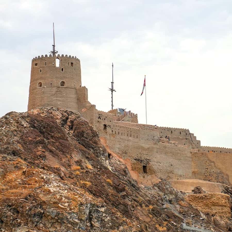 Muscat: Muttrah Fort Entry Ticket - The climb up the hill and what to expect