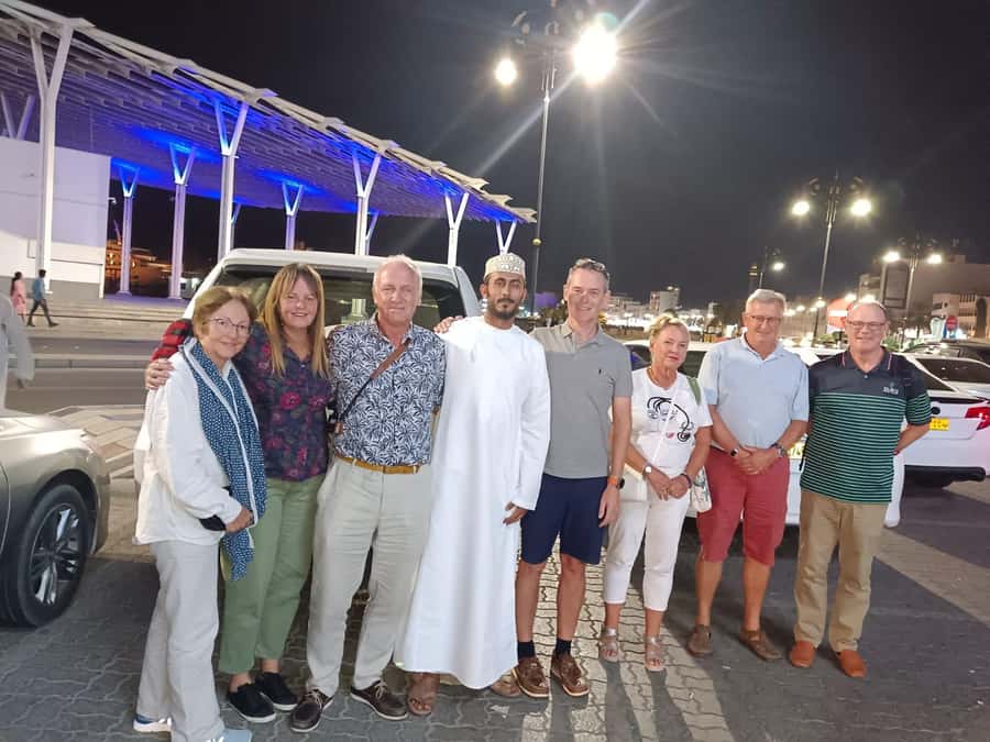 Muscat: Night Tour 4 Hours - Al Alam Palace and the royal quarter