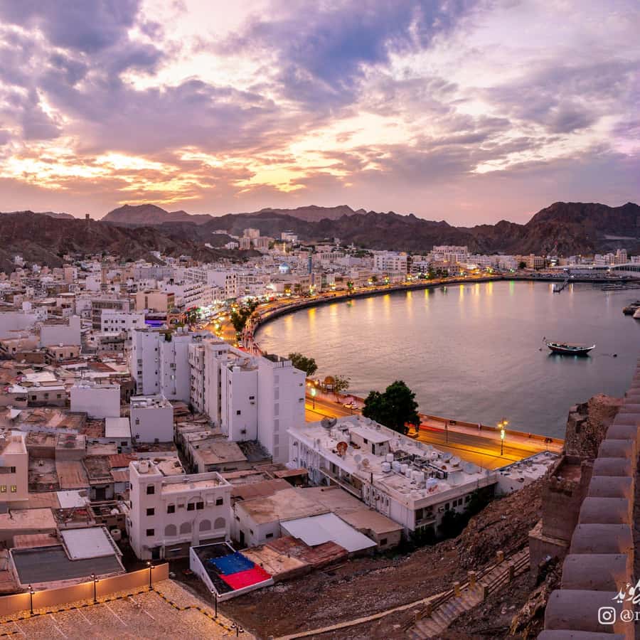 Muscat : private evening tour to discover With transfer - The Corniche at sunset