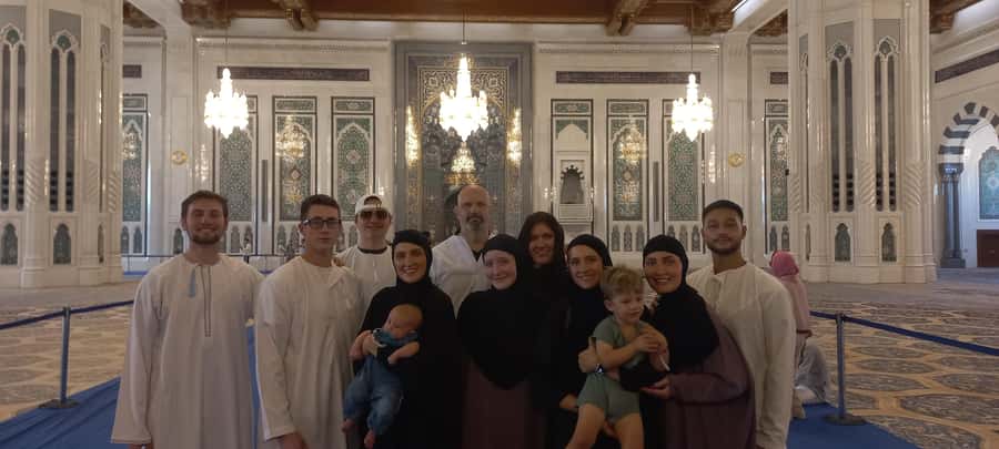 Muscat: Private Sightseeing Tour & Sultan Grand Mosque - Coffee, tea, and a taste of Omani sweets