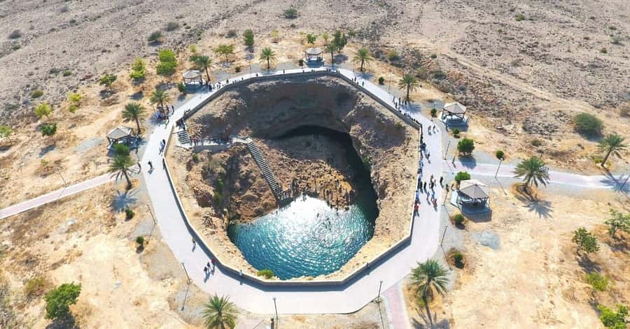 Muscat : Private trip to Wadi Shab + sinkhole - Why the 45-minute walk matters
