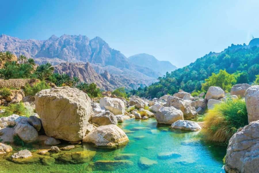 Muscat: Southern Treasures & Wadi Shab Tour with Audio Guide - Why Wadi Shab is worth the long drive