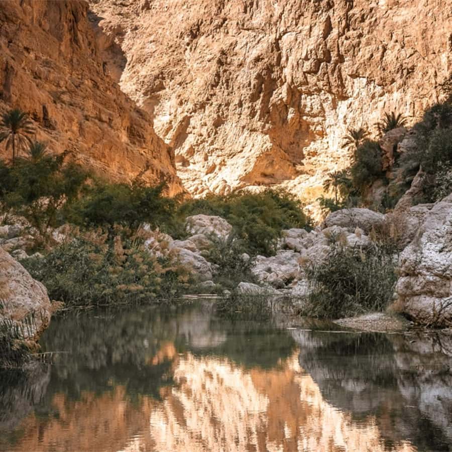 Muscat: Southern Treasures & Wadi Shab Tour with Audio Guide - Bimmah Sinkhole in half an hour