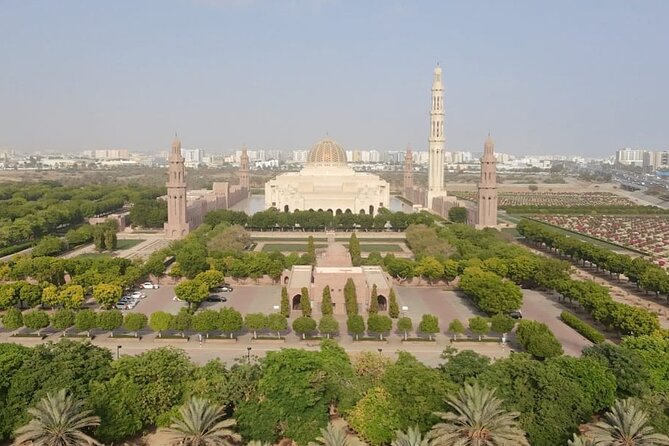 Muscat Tour - Half day - Starting with the Sultan Qaboos Grand Mosque