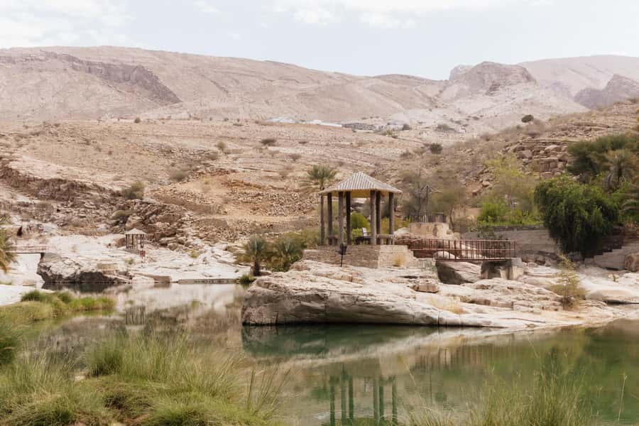 Muscat: Wadi Bani Khalid Oasis & Oman Desert Tour - Lunch with a view near the wadi
