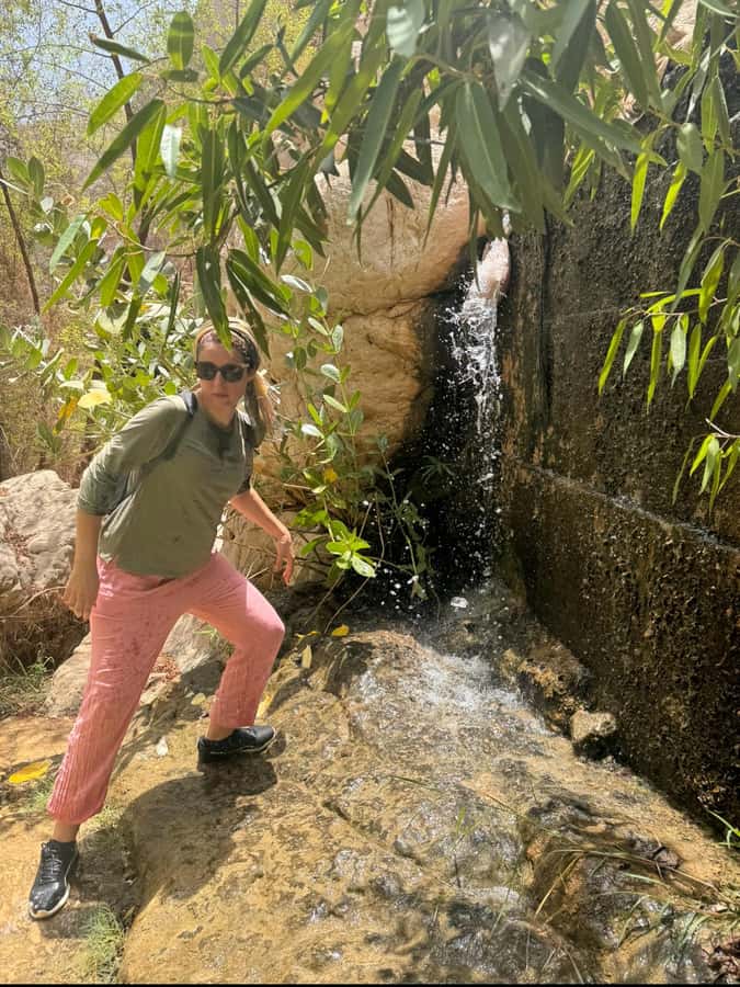Muscat: Wadi Shab & Bimmah Sinkhole Tour with Pickup & Lunch - Bimmah Sinkhole is the easier second stop