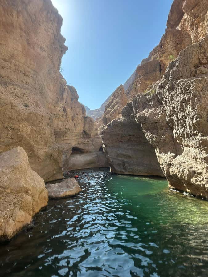 Muscat: Wadi Shab & Bimmah Sinkhole Tour with Pickup & Lunch - Guide quality can shape the whole day