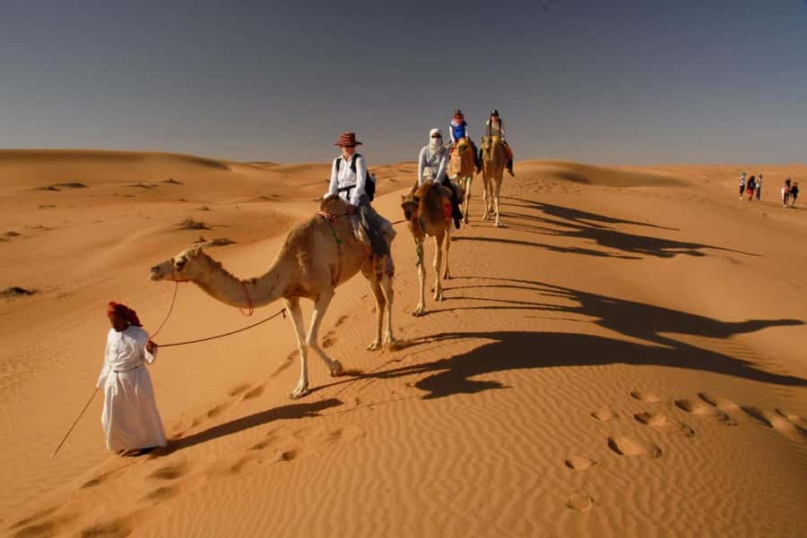 Muscat: Wahiba Sands & Wadi Bani Khalid Full-Day Tour+Lunch - What the nine-hour schedule feels like