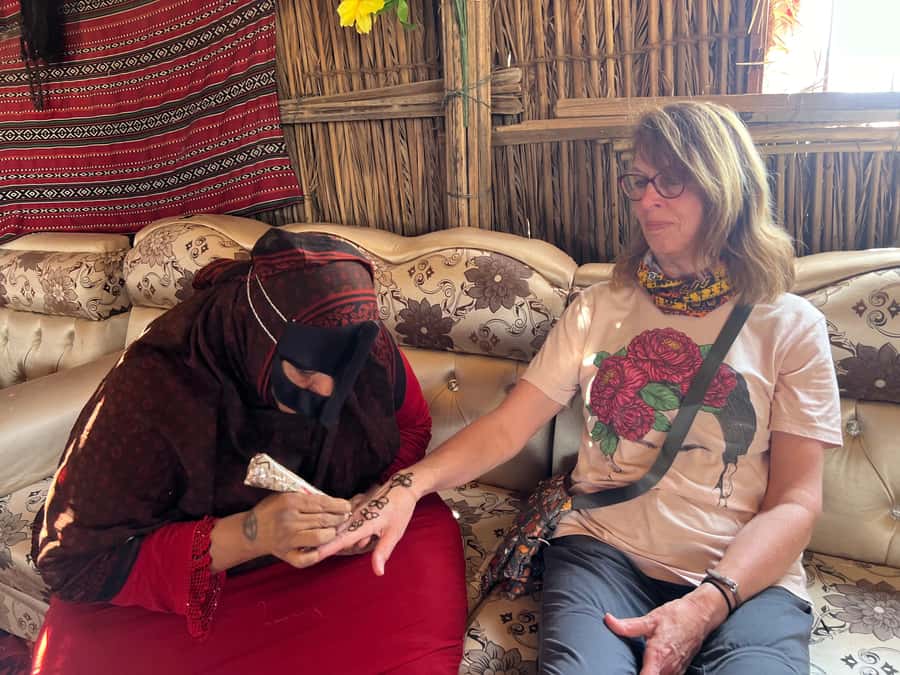 Muscat: Wahiba Sands, Wadi Bani Khalid & Mudayrib Tour - A Bedouin house, tea, and optional camel time