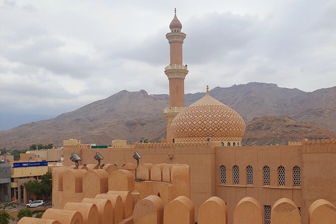 Nizwa and Green Mountain Group Full day tour - Guides who add more than directions