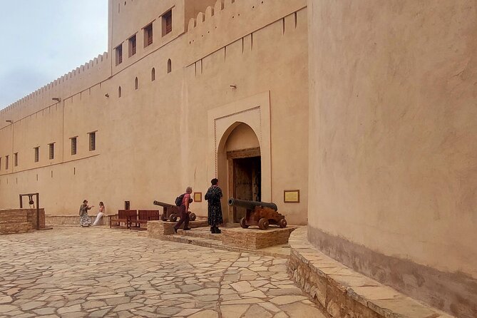 Nizwa and Jebel Akhdar Discovery: Guided Small Group Experience - Nizwa Souq, a quick look at local trade