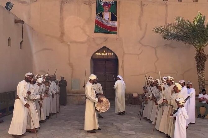 Nizwa Fort-Nizwa Souq-Birkat Al Mouz-Jebel Akhdar - Private Full Day Tour - Why this route works as an Oman day trip