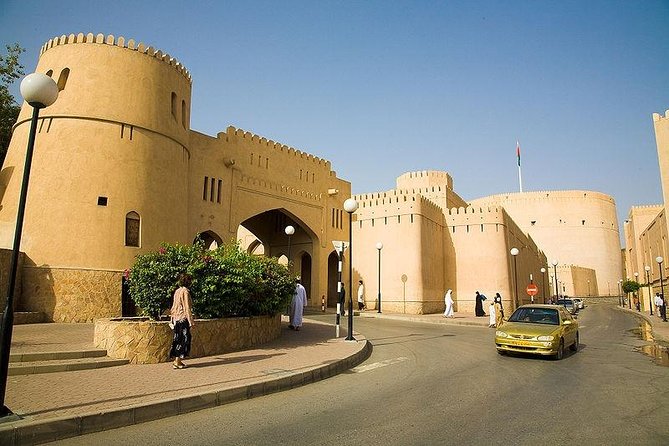 Nizwa. Hambra. Grand Canyon Oman - The guide can make or break the day