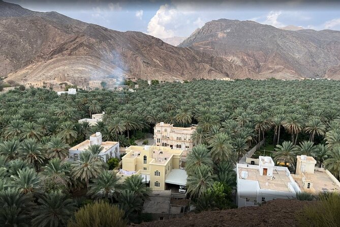 Oman 3-Days 2-Night Shared Roundtrip Tour – Explore Oman's Best - Sunrise, Nizwa Fort, and the market on day three