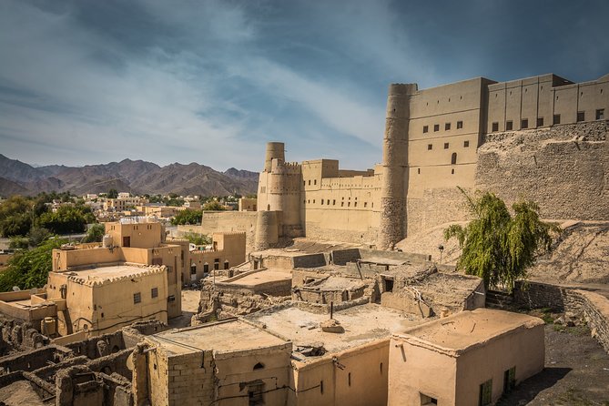 Oman Grand Canyon, Jebel Shams & Nizwa Full Day Tour - Nizwa Adds Forts, Souq Streets, and Local Life