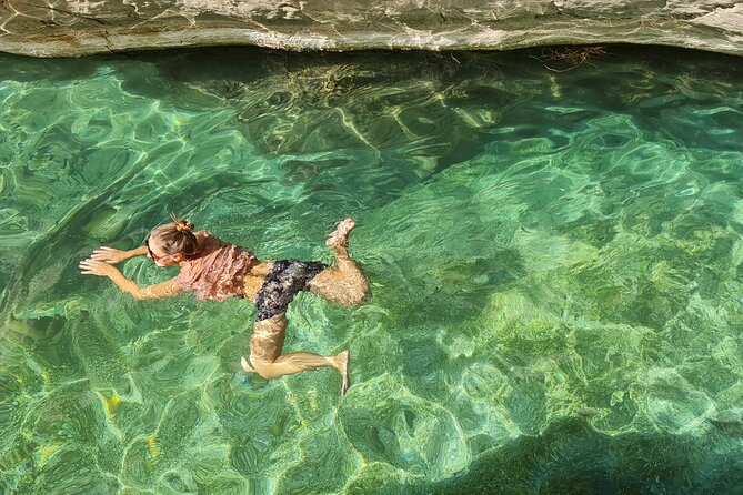 Oman Highlights: Wahiba Sands Desert & Wadi Bani Khalid Tour - What the guide adds to the day