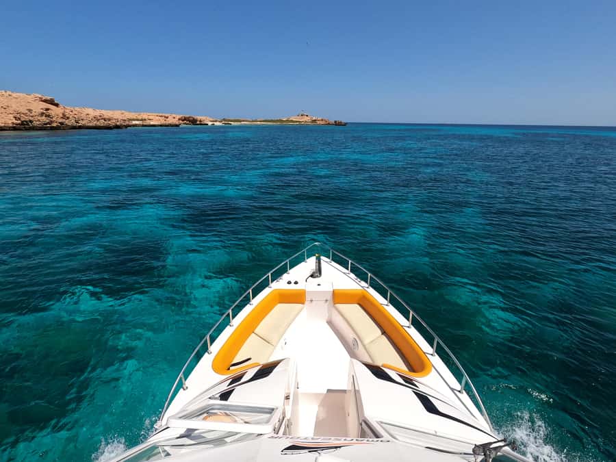 Oman: Snorkeling Trip at Daymaniyat Islands - Snacks, drinks, and the GoPro bonus