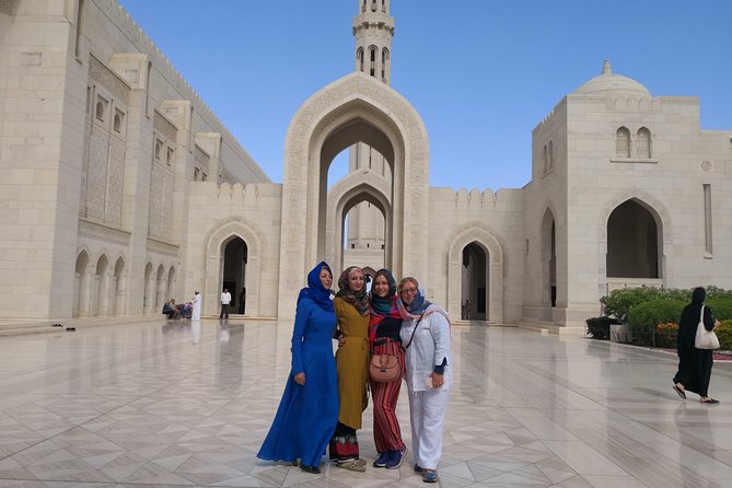 Premium Muscat half day excursion-Italian guide - Seeing Al Alam Palace and Old Muscat