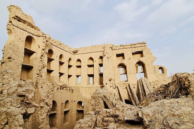 Private 3 days 2 nights Roundtrip Tour in Oman - Guides, transport, and the value of a private tour