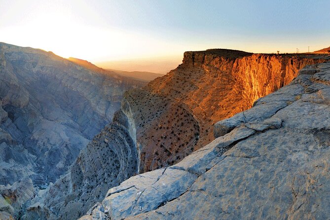 Private Explore Oman Grand Canyon, Jebel Shams and Nizwa - Al Hamra and the Road Into the Mountains