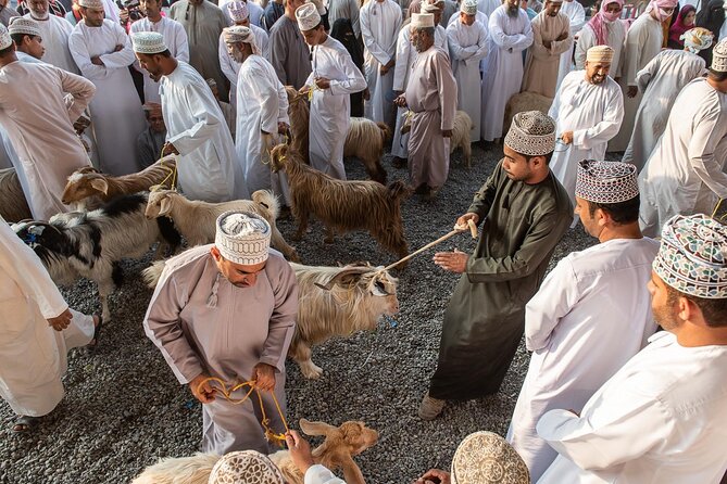 Private Explore Oman Grand Canyon, Jebel Shams and Nizwa - Nizwa Fort and Its Huge Round Tower