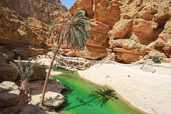 Private Full-Day Wadi Shab and Bimmah Sinkhole Tour - Bimmah Sinkhole: an easy first stop