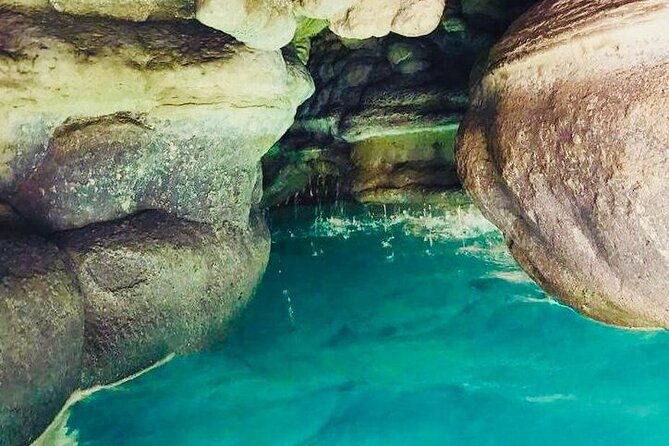 Private Full-Day Wadi Shab and Bimmah Sinkhole Tour - Walking the canyon for about 40 minutes