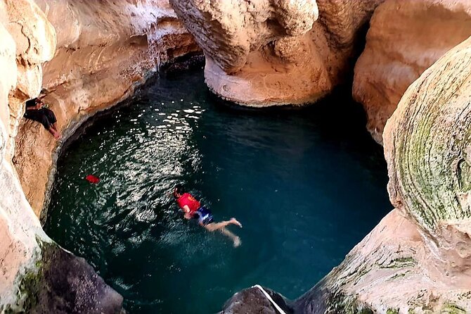 Private Full-Day Wadi Shab and Bimmah Sinkhole Tour - How long the day really feels