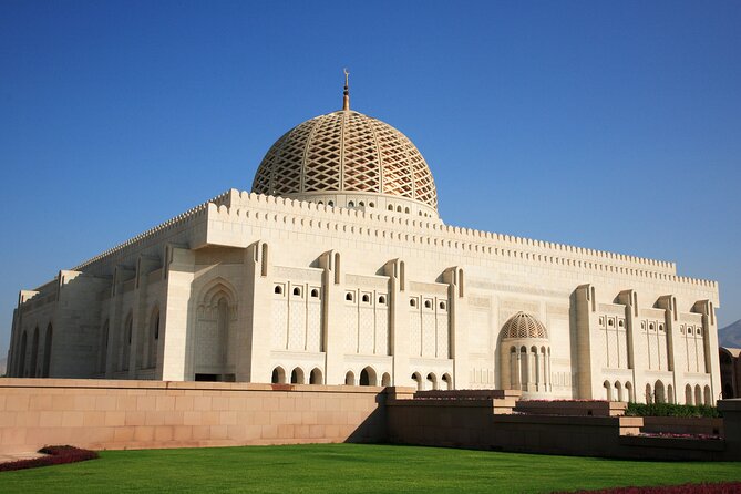 Private Half-day Tour in Muscat - Al Alam Palace: a short royal photo stop