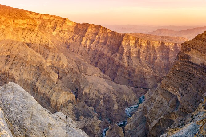 Private Muscat tour to the Grand Canyon Nizwa - Al Hamra’s old homes and quiet lanes