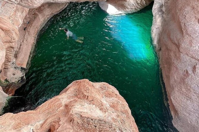 Private Trip in Wadi Shab - Swimming through the natural pools and toward the cave
