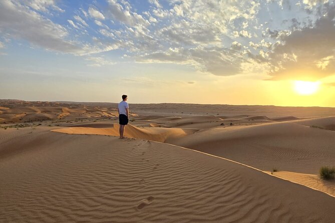 Private Watching Sunrise in the Desert - Early Morning Tour - Sunrise among the orange dunes