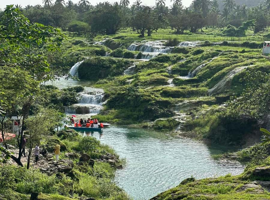 Salalah: Wadi Derbat, Jabal Samhan, & Sinkhole Private Tour - Why East Salalah makes a better day out than a single viewpoint
