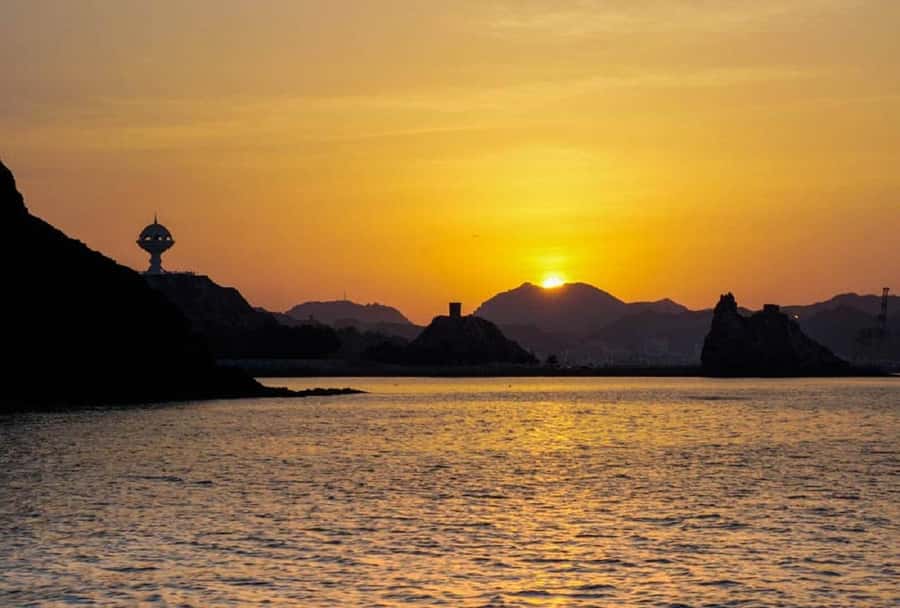 Sunset Dhow Cruise - Bandar Jissah and a Quick Resort View