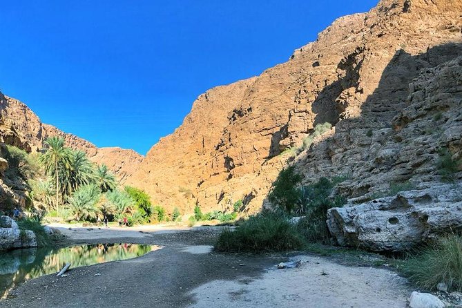 Wadi Shab and Bimmah Sinkhole Full Day Tour - Transport and group size shape the day