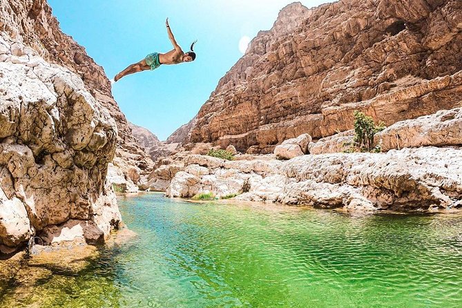 Wadi Shab full day tour (Muscat tours) : Private & custom tours - Reaching Wadi Shab by boat and foot