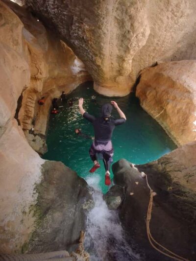 Wadi Shab Parking Meet the Local Guide for Self drivers