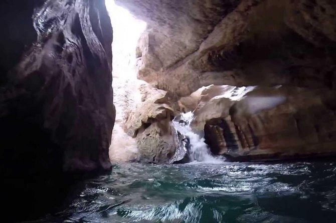 Wadishab and Bhima Sink Hole (Sharing Tours - Lunch, transport, and the $189 price