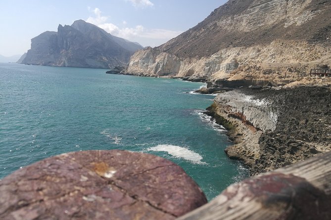 Where Sea Meets Rock: A Scenic Journey to West Salalah’s Shores - Eftilqout Cliff: a high first look at the Arabian Sea
